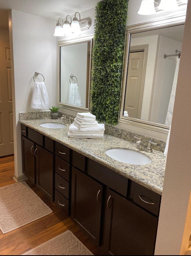 Bright & Modern Galleria Suite! 5 Star Location, Self Check In & Free Parking Houston Exteriör bild
